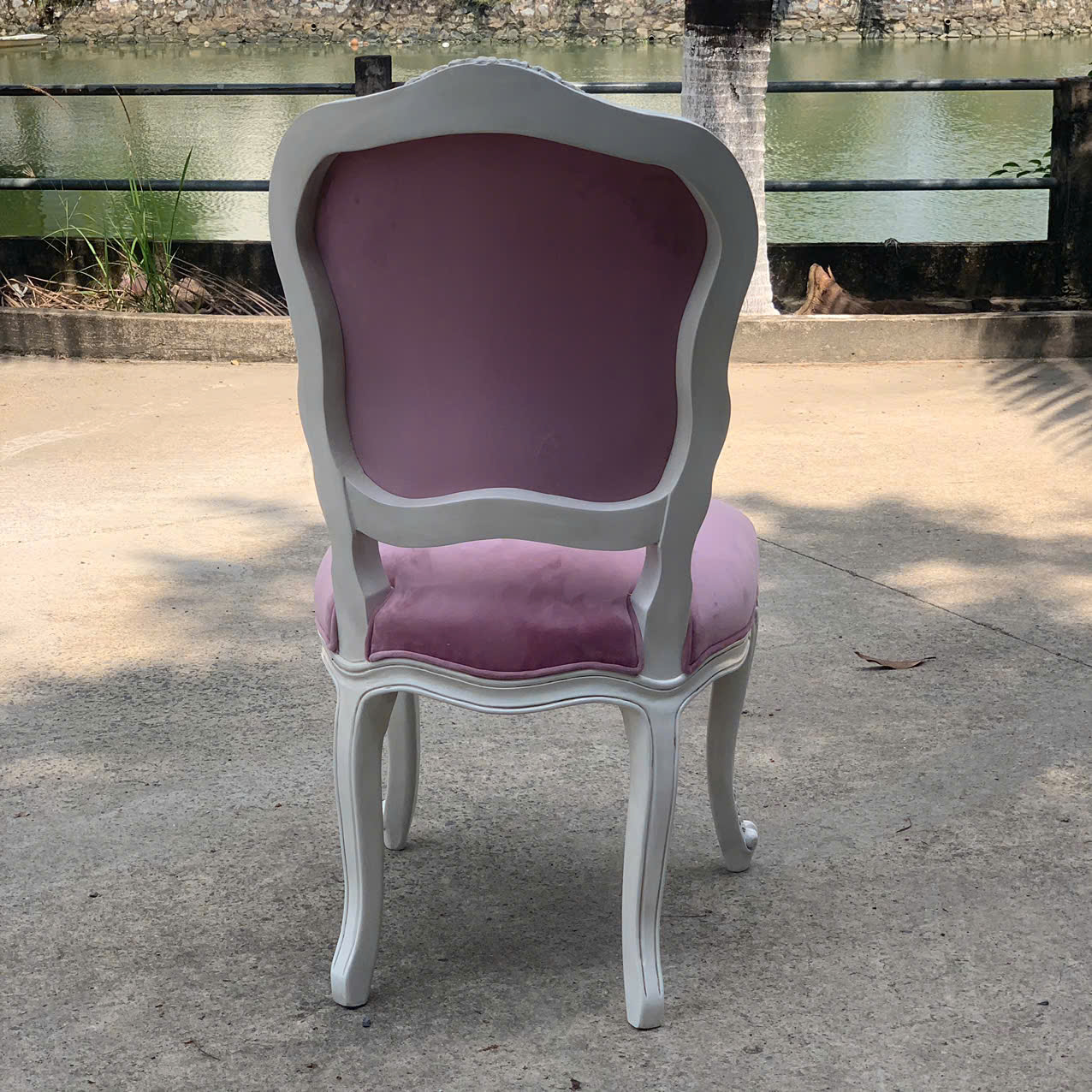 GHẾ ĂN CỔ ĐIỂN LOUIS 15 SƠN TRẮNG